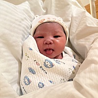 布布娃的成长日记📔 刚出生🐣 出生第3天👶🏼 满月喇👶🏼 煎熬的二月闹🥹 2个半月👶🏼...