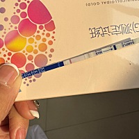 同一个试纸不同拍摄角度我怎么看就是有你们看看有吗？