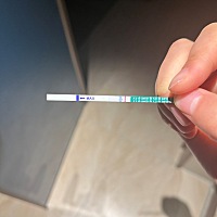 姨妈推迟两天，胸疼腰疼，一测白板，绝