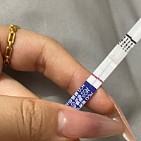 姨妈延迟5天 胸疼胀的 肚子今天有点疼 姐妹帮忙看一下