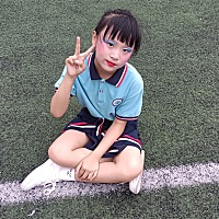 姐姐进步很大，居然敢一个人单独表演，虽然声音很小表演不怎么样，但是勇气可嘉[强] 大家一个科目三都玩...