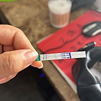 浅浅的有印、可是这两天下体有褐色的分泌物、是怎么回事