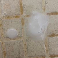 有没有人懂刚来完月经的5天开始出这个白色这种颜色的怎么回事出的特别多这是我上厕所留了好多出来