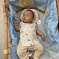 天气太热了，今天下雨去体检，身高67体重15.2斤。