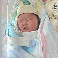 超预产期迟迟不发动的小龙女    8斤4两突然破水剖的   双顶径太大卡着了
