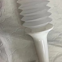 今天我男朋友莫名其妙的买回来一堆妇科药和妇洁剂，让我用，我说这东西不能乱用…… 而且我也没有妇科病...
