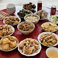 老家养的鸡鸭鹅真好吃，一不下心吃撑了