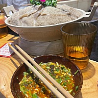 姐妹们，孕早期偶尔小肚子疼，晚上腰痛有时候翻身困难。然后今天还拉肚子一下午跑三次厕所正常吗？ 我才...