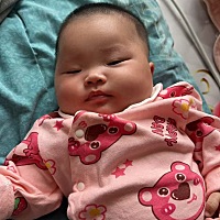 百天了，体重 7.6 公斤，身长 62