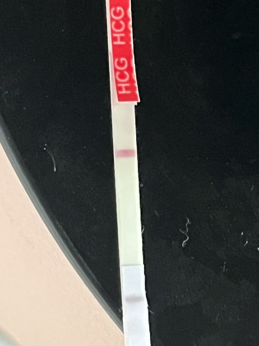 上个月22号生理期，今天12号，测还是一条杠￼，是没希望了吗，家人们，你们一个月会不会出两次血，我的第二次出血，才出了3天一点点，去医院检查说是正常的