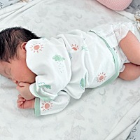 十月二号出生！小公主一枚！三剖、39 5自己带娃！晚上老公起来喂奶，白天都是自己带！