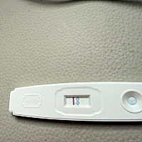 姨妈推迟了几天测试出来，这是怀孕还是没怀孕？