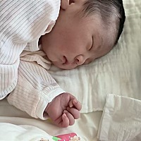 我的儿子出生了，刨宫产😀第一次刨多提有多酸爽了，三胎了，等儿子20岁我都60了，作死的80后不止我自...