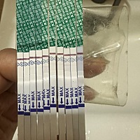 大姨妈推迟7天了，这几天测都是浅浅的线，就算是生化了也没见流血呢？也没来大姨妈，是什么情况，有这样...