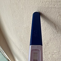预计是10/01也就是今天来姨妈的，心想就去测一下，我不知道有还是没有，问了豆包说没有前两天也有去测，...