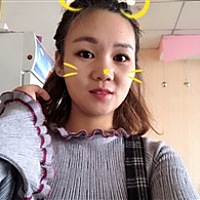 牙齿很白的珊小姐