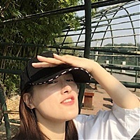 眯上眼睛笑