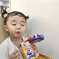 八月
