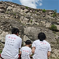 我们背靠背诉年华